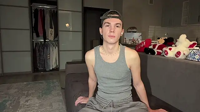 Jeremy1Scott online show from November 21, 3:27 am