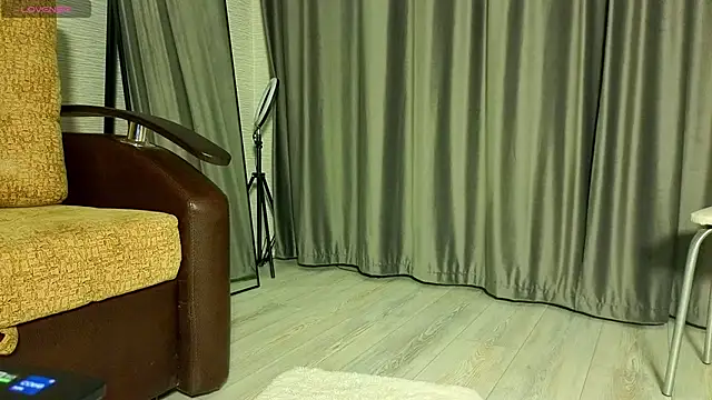 MissPompadure online show from December 19, 6:37 pm