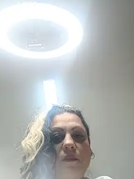 SophiaSkyee online show from October 23, 6:45 am