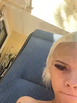 itspinkkk online show from October 14, 4:08 pm