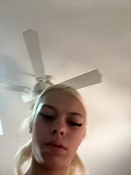 itspinkkk online show from October 15, 4:40 pm