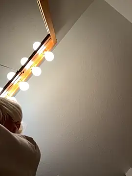 itspinkkk online show from October 23, 2:33 am