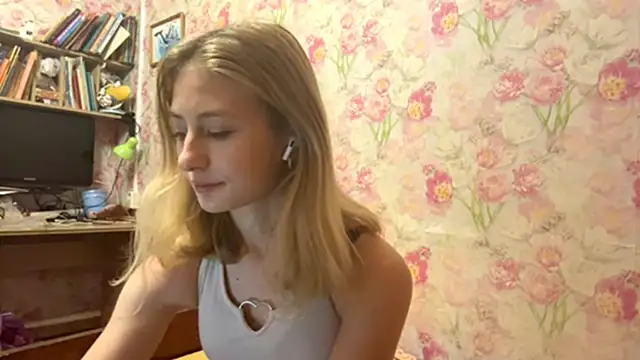 AmeliLia online show from December 18, 4:02 pm