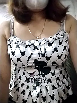 Snapshot of YiyinLy chatting on October 14, 2:29 pm YiyinLy online show from October 14, 2:29 pm