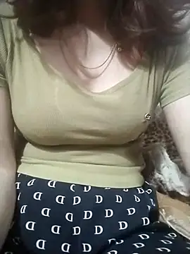 YiyinLy online show from November 30, 9:02 am