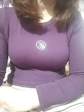 YiyinLy online show from December 20, 8:10 am