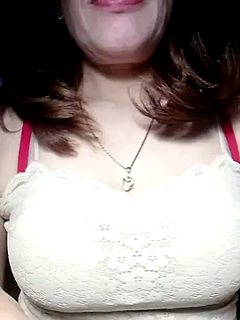 YiyinLy online show from January 14, 12:11 pm