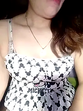 Snapshot of YiyinLy chatting on April 17, 9:18 pm YiyinLy online show from April 17, 9:18 pm