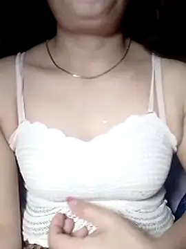 Snapshot of YiyinLy chatting on April 19, 12:48 pm YiyinLy online show from April 19, 12:48 pm