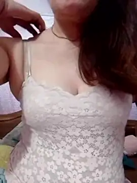Snapshot of YiyinLy chatting on May 8, 5:18 pm YiyinLy online show from May 8, 5:18 pm