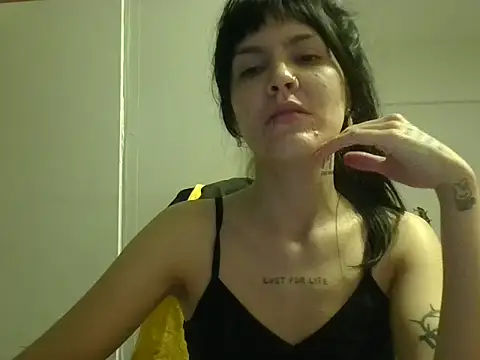 miapink33 online show from November 15, 1:47 am