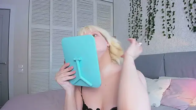 Snapshot of Stacy_Starr chatting on June 16, 9:01 am Stacy Starr online show from June 16, 9:01 am