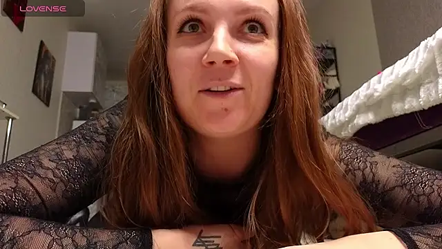 Amy  Leee  online show from March 23, 5:28 pm