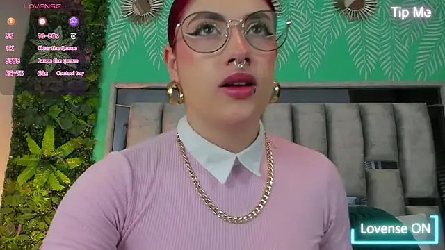 Darlyhooper01 online show from October 24, 12:56 pm