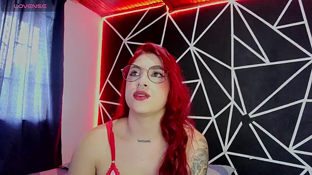 Darlyhooper01 online show from November 5, 8:09 pm