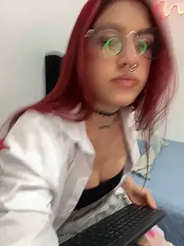 Darlyhooper01 online show from February 19, 9:22 pm