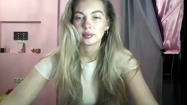 Snapshot of Sygream chatting on October 19, 7:36 pm Sygream online show from October 19, 7:36 pm