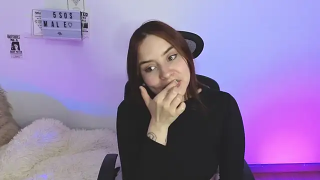 Emily Lindey online show from February 21, 9:10 am