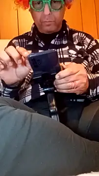 Snapshot of Cucco25 chatting on March 4, 7:14 am Cucco25 online show from March 4, 7:14 am