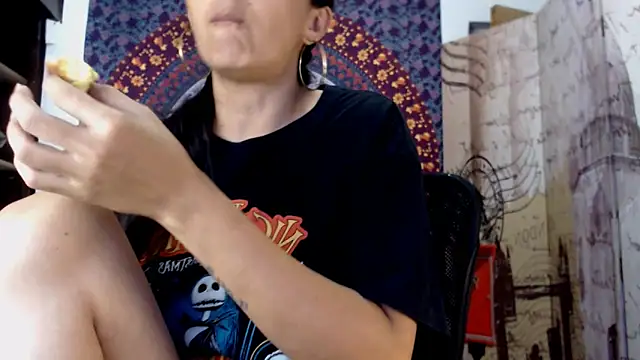 Lucyy Naugthy online show from February 13, 1:23 am