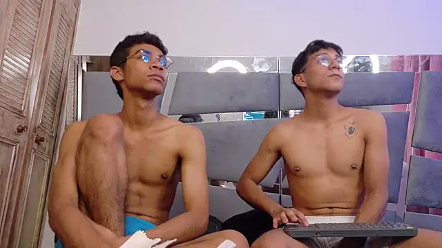 Desire4Duo online show from November 22, 2:05 pm