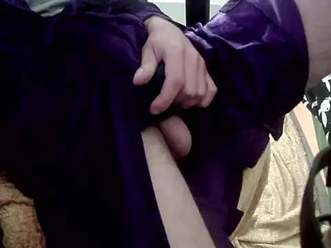 Snapshot of Batboy94 chatting on April 20, 9:49 pm Batboy94 online show from April 20, 9:49 pm