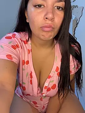 Snapshot of GODDESS_zyrene chatting on February 2, 6:28 pm GODDESS zyrene online show from February 2, 6:28 pm