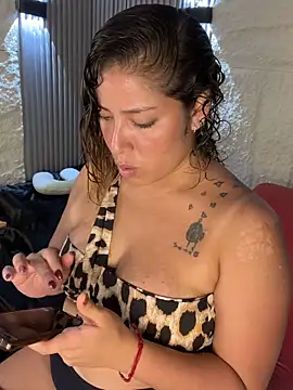 Yvonny27 online show from April 6, 2:53 am