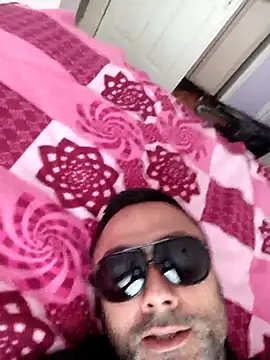 Snapshot of koruhkn chatting on April 1, 9:43 am koruhkn online show from April 1, 9:43 am