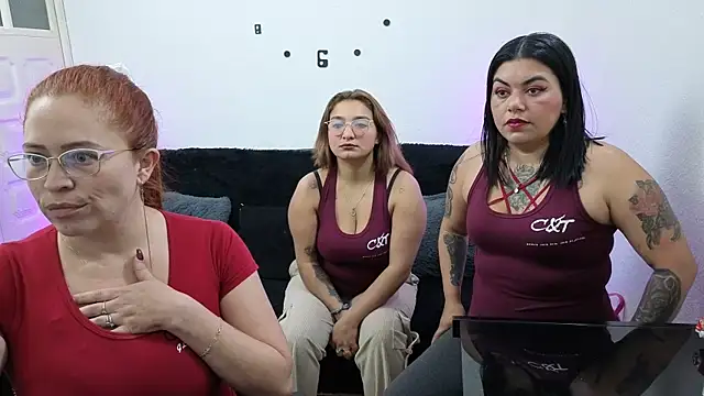 lesb milf online show from November 29, 4:15 am