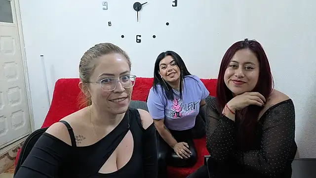 lesb milf online show from April 22, 8:21 pm