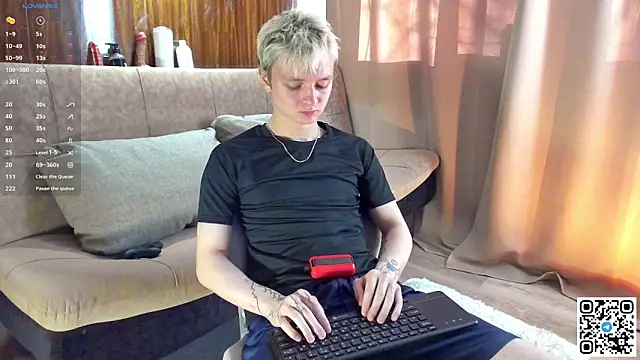 Snapshot of Logan_mett chatting on April 27, 3:10 pm Logan mett online show from April 27, 3:10 pm