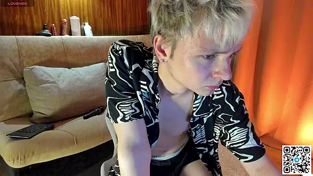 Snapshot of Logan_mett chatting on May 2, 5:07 pm Logan mett online show from May 2, 5:07 pm
