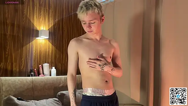 Snapshot of Logan_mett chatting on May 15, 7:37 am Logan mett online show from May 15, 7:37 am
