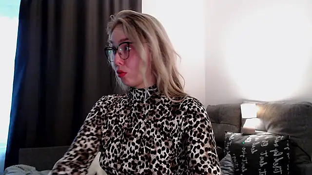 Snapshot of Michellee_Nilson chatting on October 14, 5:41 am Michellee Nilson online show from October 14, 5:41 am