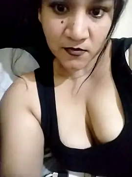 Snapshot of checheludo23 chatting on February 18, 11:33 pm checheludo23 online show from February 18, 11:33 pm