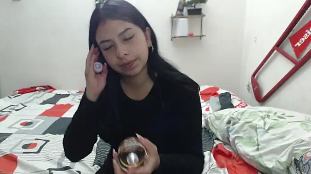 Snapshot of Lya_Hall_ chatting on February 13, 11:45 pm Lya Hall online show from February 13, 11:45 pm