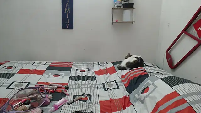 Snapshot of Lya_Hall_ chatting on February 19, 8:27 pm Lya Hall online show from February 19, 8:27 pm