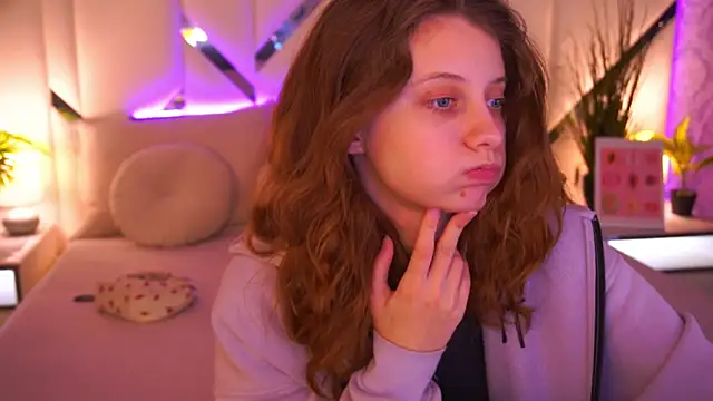 CuteeFoxy online show from March 6, 1:29 pm