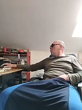 Snapshot of nicolaspgarnier chatting on April 4, 2:25 pm nicolaspgarnier online show from April 4, 2:25 pm