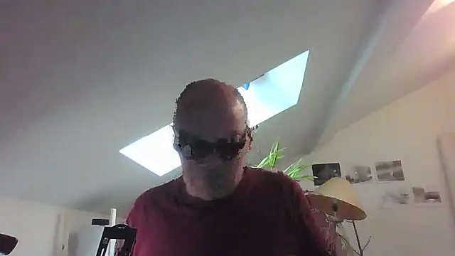nicolaspgarnier online show from May 13, 3:09 pm