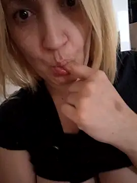 Snapshot of Nicolle_Amor chatting on October 21, 6:36 am Nicolle Amor online show from October 21, 6:36 am