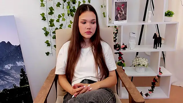 Snapshot of LynnaLowrance chatting on October 15, 5:51 am LynnaLowrance online show from October 15, 5:51 am