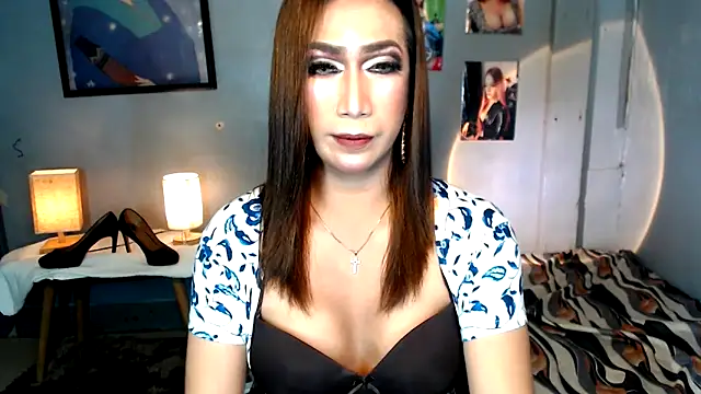 Snapshot of littleredbunny27 chatting on April 7, 5:46 pm littleredbunny27 online show from April 7, 5:46 pm