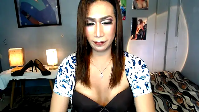 Snapshot of littleredbunny27 chatting on June 3, 9:31 pm littleredbunny27 online show from June 3, 9:31 pm