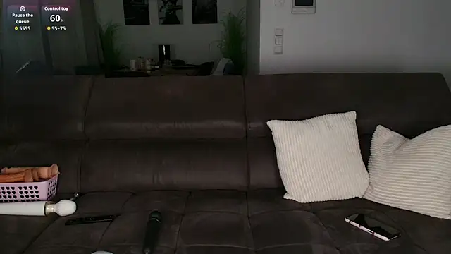 julialauren online show from January 18, 7:50 pm