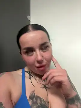 lucycoxxoxo online show from May 15, 11:34 pm