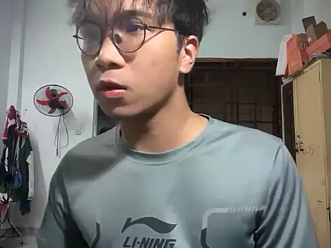 kave2033 online show from December 14, 3:28 pm