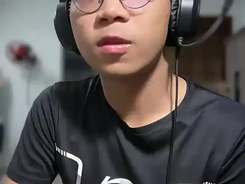 kave2033 online show from February 4, 3:07 pm