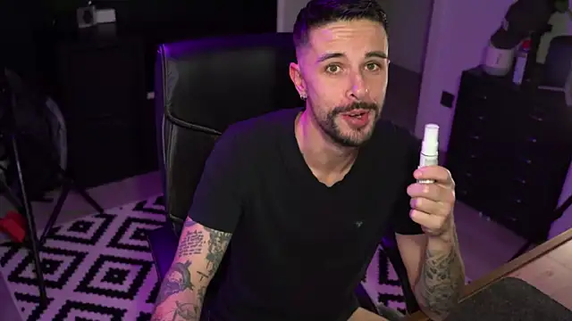 monsieurguitsxxx online show from January 6, 5:16 pm